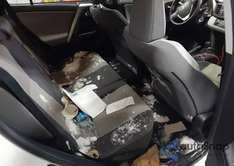 2015 Toyota Rav4 Xle z USA, uszkodzony, nr VIN JTMWFREV9FD078473